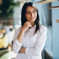 dr vrunda karanjgaokar top gynaecologist mumbai portrait 2